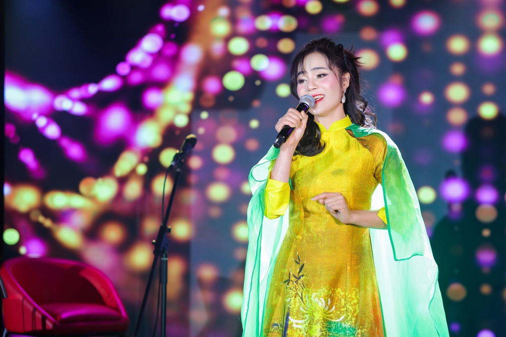 NSND Trung Đức song ca cùng học trò Mai Hiền Xuân - 1 NSND Trung Đức song ca cùng học trò Mai Hiền Xuân - 1