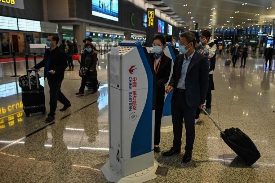 Lo biến thể nguy hiểm SARS-CoV-2, Trung Quốc ngừng các chuyến bay với Anh - 1 Lo biến thể nguy hiểm SARS-CoV-2, Trung Quốc ngừng các chuyến bay với Anh - 1