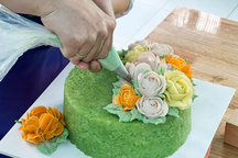 Mẹ bỉm sữa thoát nghèo nhờ "trồng hoa lên dĩa xôi" kiếm 40 triệu đồng/tháng