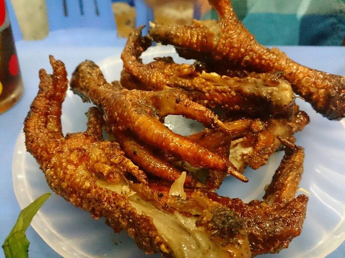 Sự thật rùng mình về món chân gà nướng khoái khẩu, đang "làm mưa làm gió" khắp các vỉa hè: Nếu không muốn "chết sớm" thì hãy nhịn miệng! - Ảnh 7. Sự thật rùng mình về món chân gà nướng khoái khẩu, đang "làm mưa làm gió" khắp các vỉa hè: Nếu không muốn "chết sớm" thì hãy nhịn miệng! - Ảnh 7.