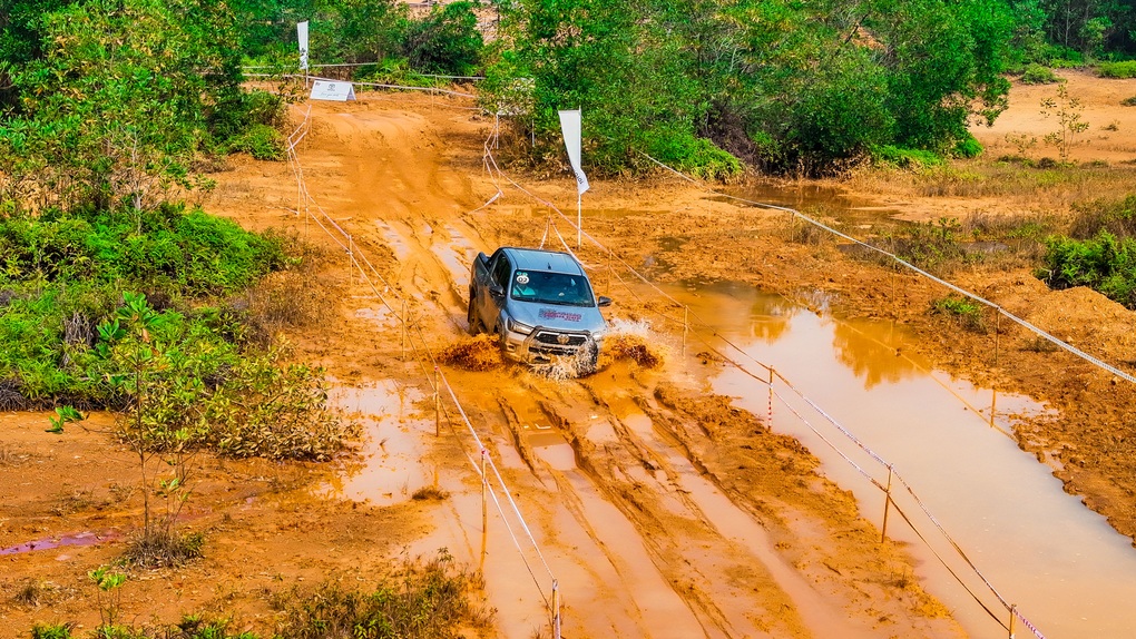 Trải nghiệm lái thử Toyota Hilux tại Giải Đua xe ô tô địa hình PVOIL Cup 2025 - 3 Trải nghiệm lái thử Toyota Hilux tại Giải Đua xe ô tô địa hình PVOIL Cup 2025 - 3