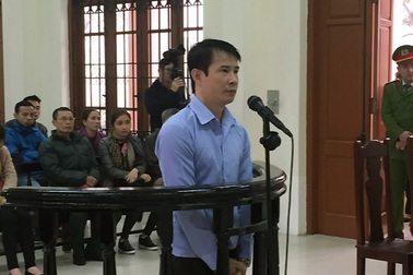 Vụ xe Camry tông chết 3 người ở Hà Nội: Tài xế sợ hãi chạy về nhà... uống rượu!