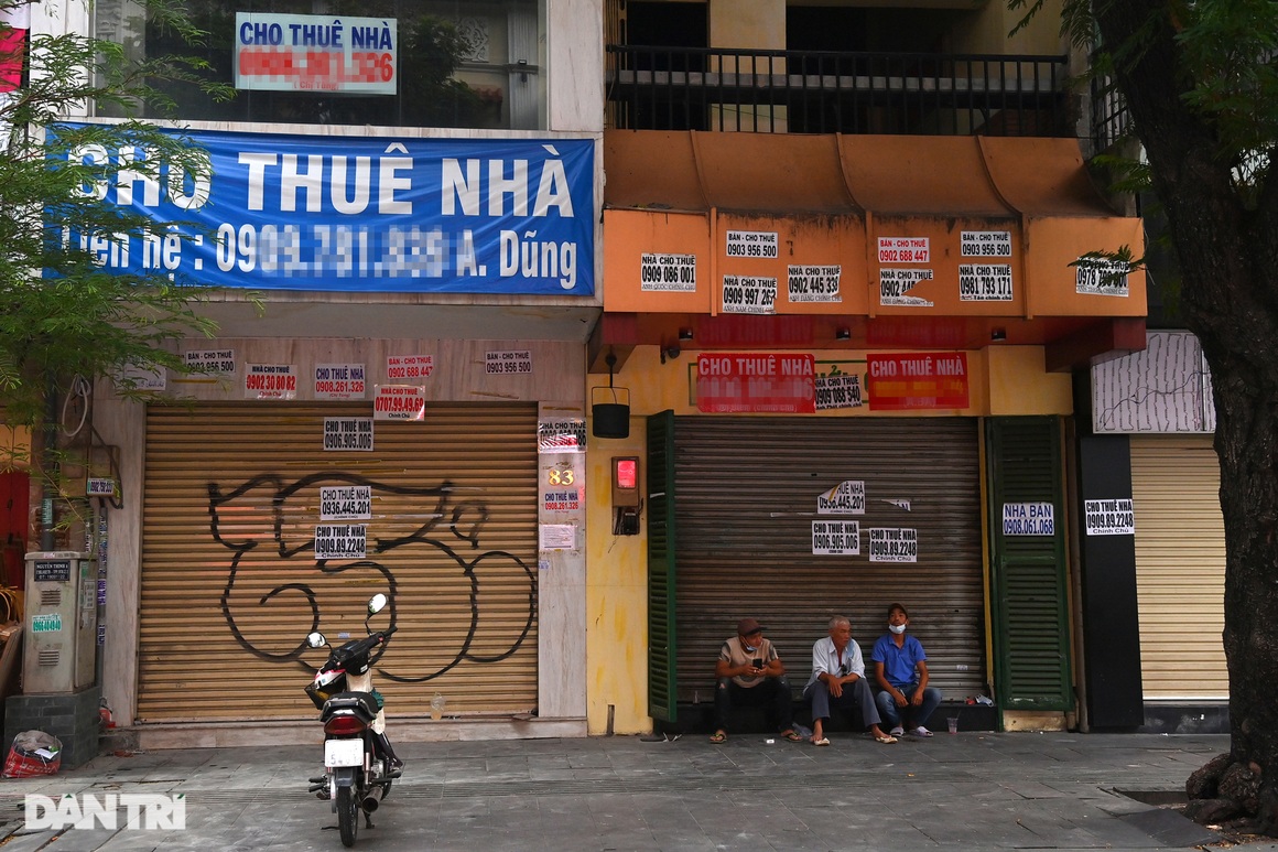 Tràn ngập biển cho thuê, bán nhà trên các tuyến phố trung tâm Sài Gòn - 13 Tràn ngập biển cho thuê, bán nhà trên các tuyến phố trung tâm Sài Gòn - 13