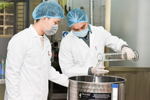 Trường ĐH Bách khoa Hà Nội sản xuất dung dịch khử khuẩn phòng virus corona