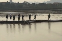 Nam thanh niên bị máy cày đè lên người, tử vong dưới ruộng