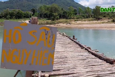 Bình Định: "Nín thở" đi qua cầu tạm bắc qua sông Hà Thanh