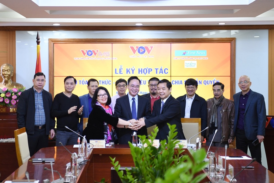 Lễ ký kết hợp tác lan tỏa tri thức giữa VOV và First News Trí Việt - 1 Lễ ký kết hợp tác lan tỏa tri thức giữa VOV và First News Trí Việt - 1