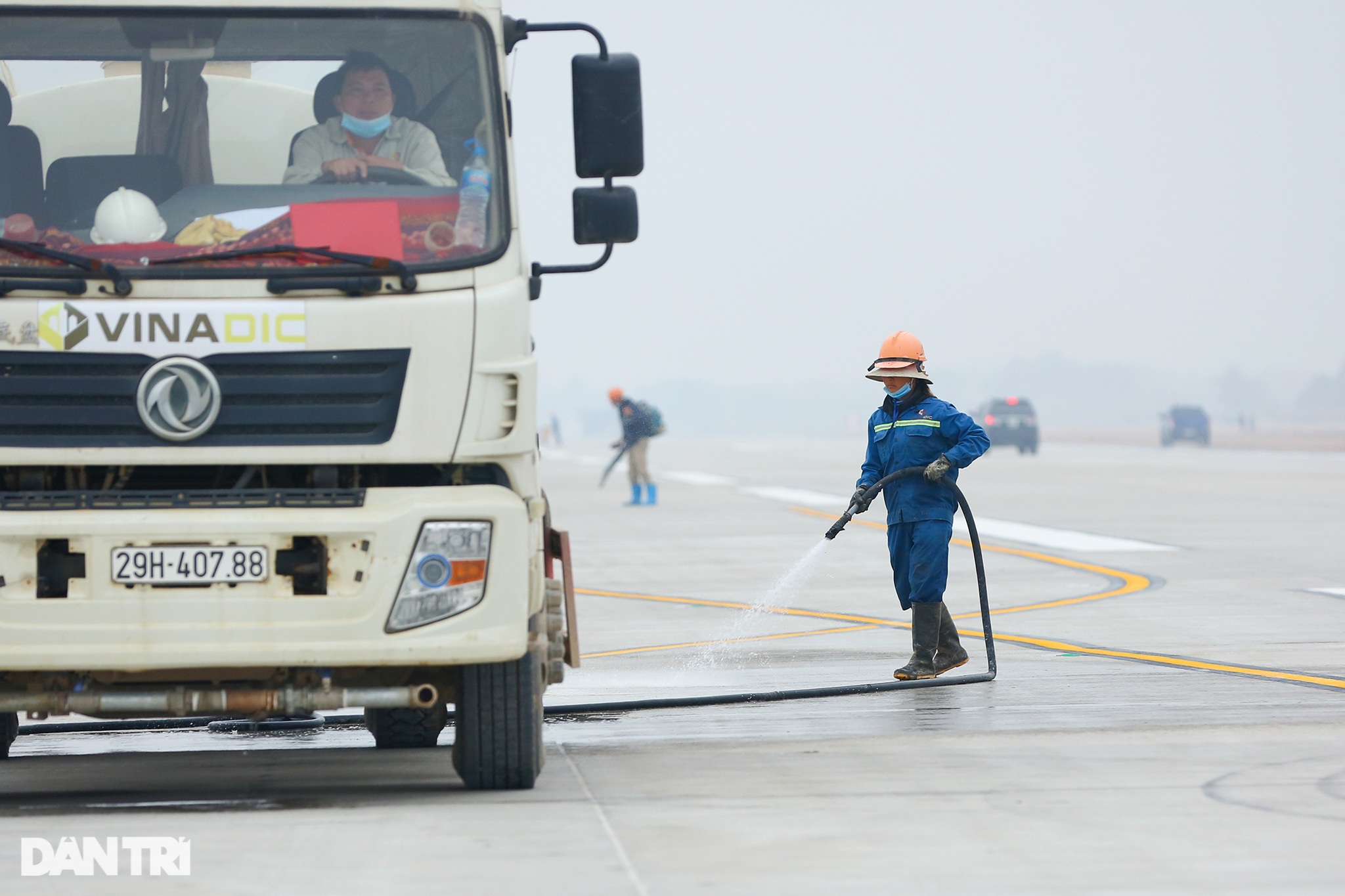 Đường băng 1A sân bay Nội Bài gấp rút hoàn thiện sửa chữa trước Tết Âm lịch - 3 Đường băng 1A sân bay Nội Bài gấp rút hoàn thiện sửa chữa trước Tết Âm lịch - 3