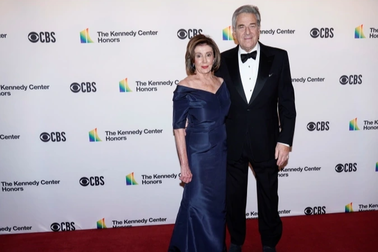 Chồng chủ tịch Hạ viện Mỹ bị tấn công bạo lực