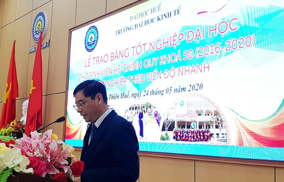 Huế: Những SV đầu tiên nhận bằng tốt nghiệp sớm theo cách học tiến độ nhanh - 1