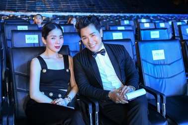 MC Nguyên Khang thân thiết ca sĩ Lệ Quyên, Á hậu Thụy Vân