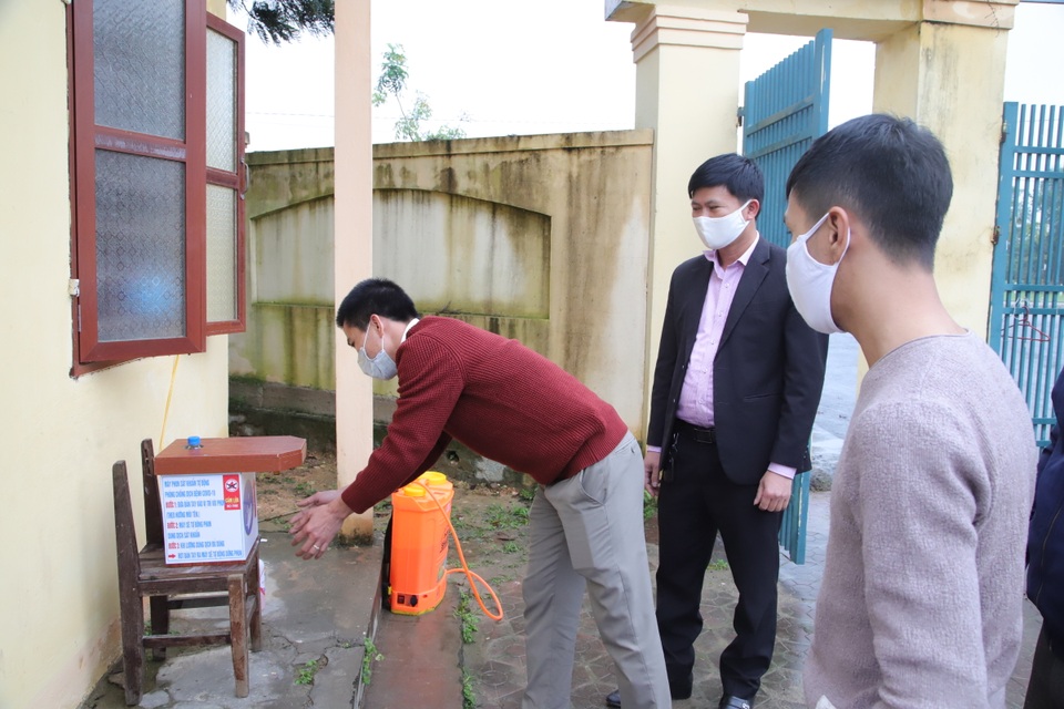 Nhóm bạn trẻ chế tạo máy rửa tay tự động tặng các khu cách ly - 2 Nhóm bạn trẻ chế tạo máy rửa tay tự động tặng các khu cách ly - 2
