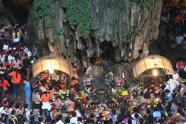 Vắng bóng thịt thú rừng treo lơ lửng đường lên chùa Hương