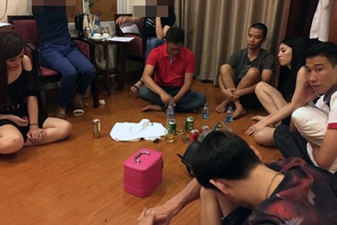 Hà Nội: Hàng chục nam thanh nữ tú “bay lắc” trong khách sạn