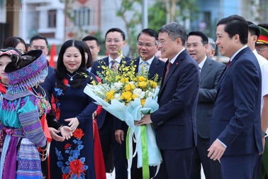 Thủ tướng Lê Minh Hưng: “Muốn có con người giỏi, phải có thầy giáo tốt”