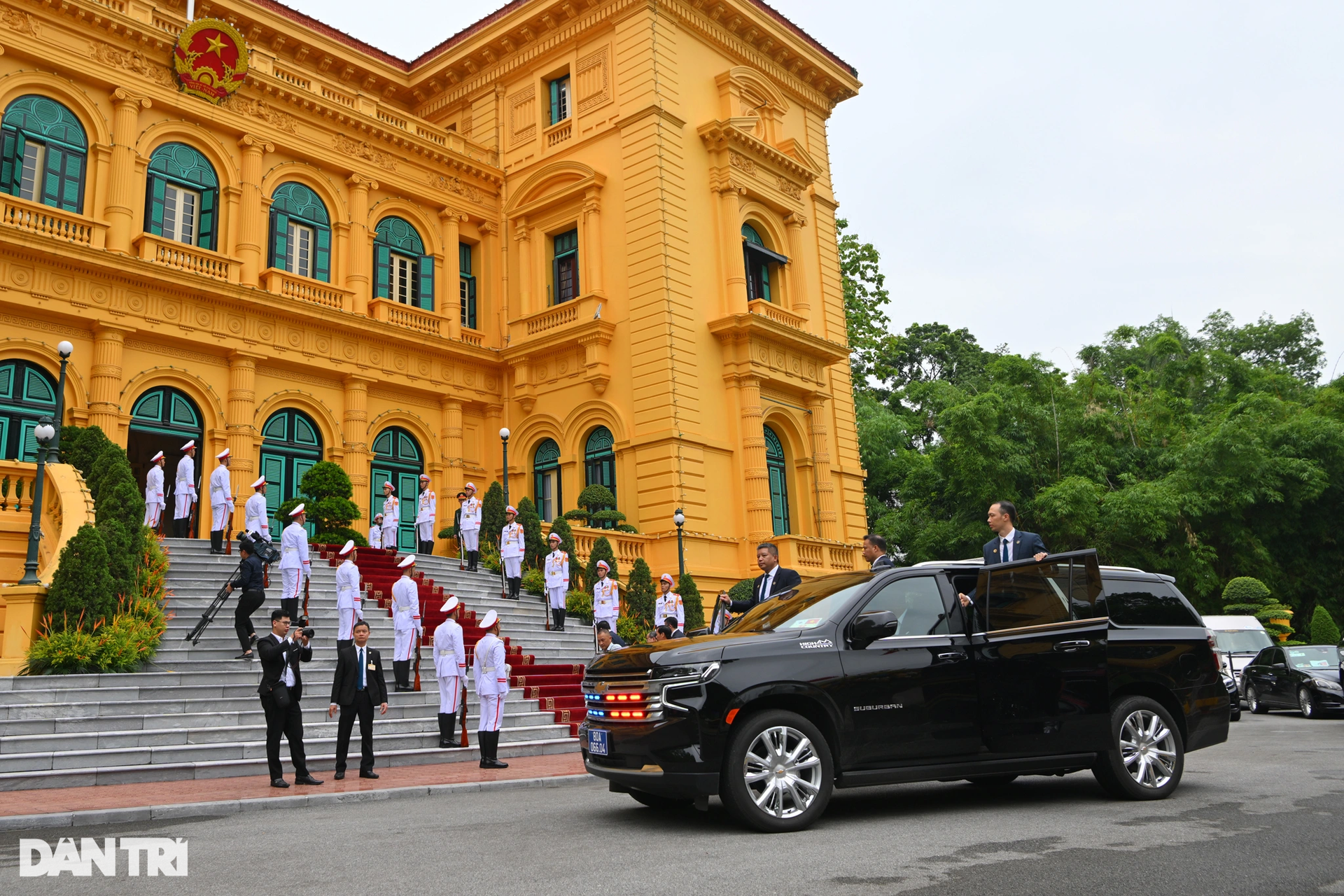 Dàn xe đặc chủng hộ tống Tổng thống Hàn Quốc trên đường phố Hà Nội - 5