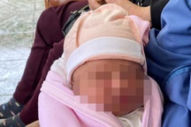 Bé gái nặng 3,5kg bị bỏ rơi trong tiết mưa phùn