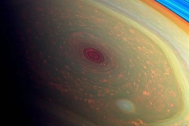 Siêu bão trên sao Thổ có hình lục giác hoàn hảo bất ngờ