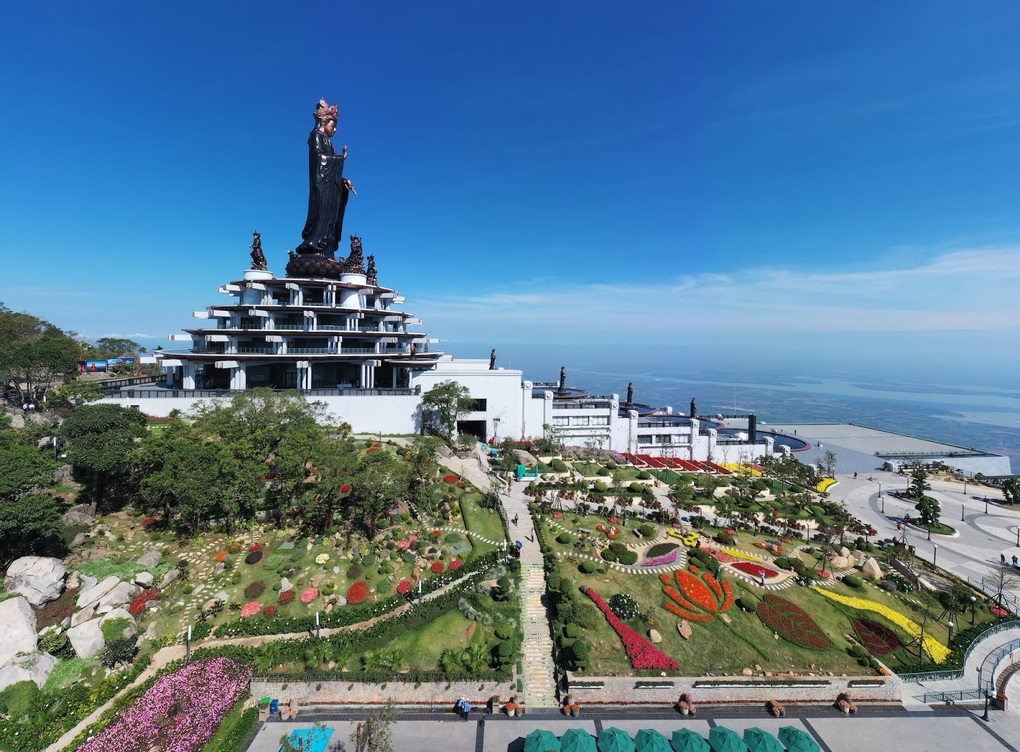 Tây Ninh: Văn hóa tâm linh thành sản phẩm du lịch đặc trưng - 3 Tây Ninh: Văn hóa tâm linh thành sản phẩm du lịch đặc trưng - 3