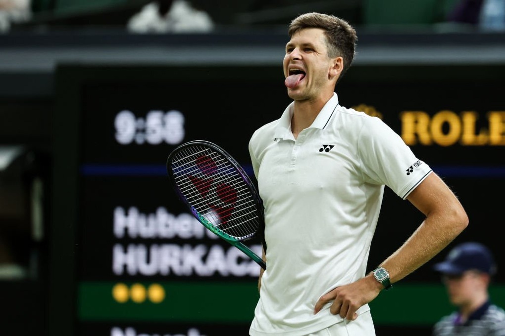 Djokovic tiến gần tấm vé vào tứ kết Wimbledon - 2 Djokovic tiến gần tấm vé vào tứ kết Wimbledon - 2