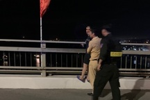 Kịp thời cứu một phụ nữ định nhảy cầu Bãi Cháy tự tử trong đêm