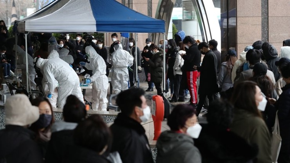 Tâm dịch Daegu bớt nóng, Hàn Quốc báo động lây lan Covid-19 ở Seoul - 1 Tâm dịch Daegu bớt nóng, Hàn Quốc báo động lây lan Covid-19 ở Seoul - 1