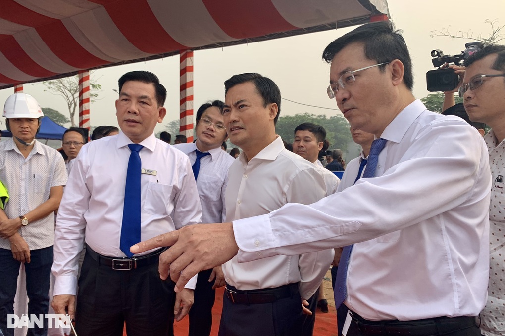 TPHCM khởi công mở rộng quốc lộ 50, người dân mong thoát cảnh kẹt xe - 1 TPHCM khởi công mở rộng quốc lộ 50, người dân mong thoát cảnh kẹt xe - 1
