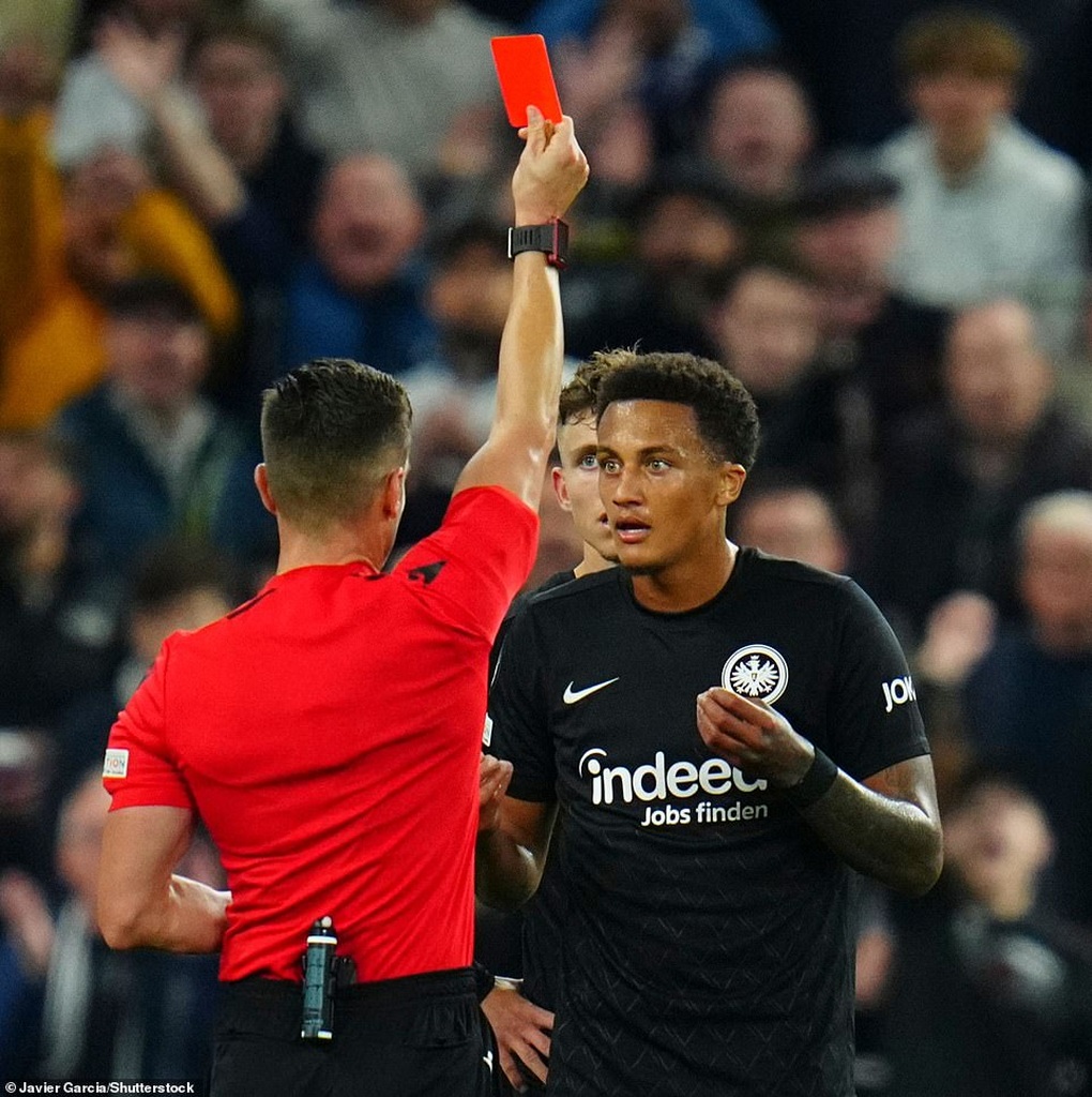 Son Heung Min tỏa sáng, Tottenham nở nụ cười trong cơn mưa bàn thắng - 11 Son Heung Min tỏa sáng, Tottenham nở nụ cười trong cơn mưa bàn thắng - 11