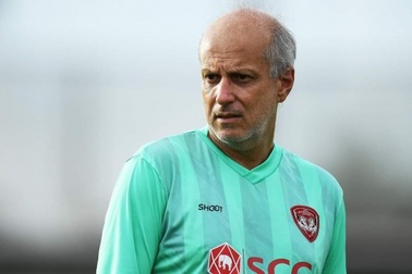 HLV Muangthong United hứa hẹn suất chính thức cho Đặng Văn Lâm