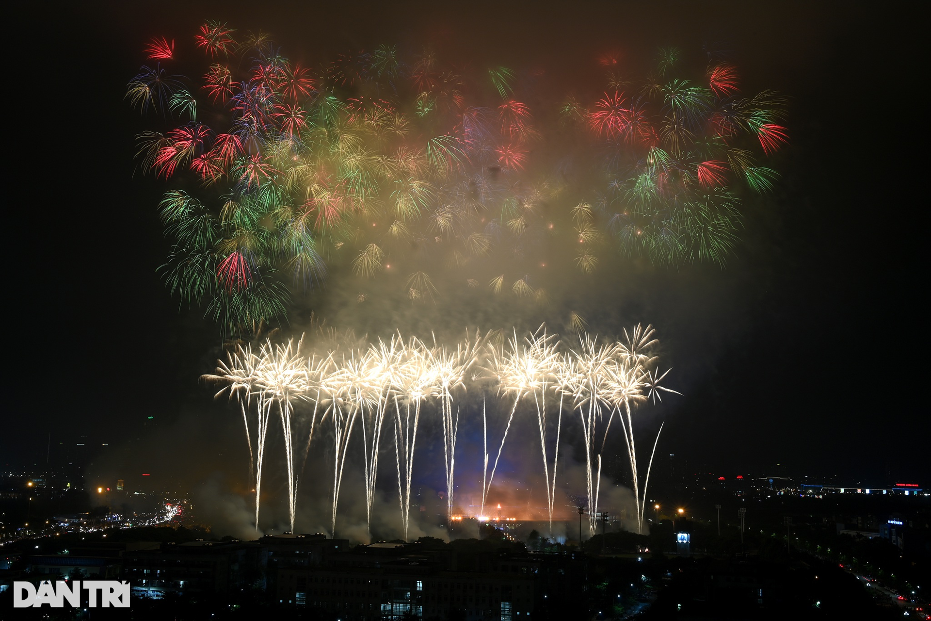Màn pháo hoa rực rỡ trên SVĐ Mỹ Đình khai mạc SEA Games 31 - 4 Màn pháo hoa rực rỡ trên SVĐ Mỹ Đình khai mạc SEA Games 31 - 4