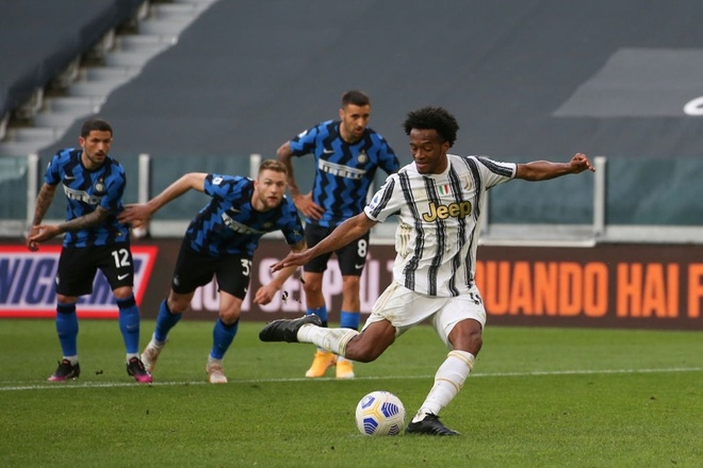 C.Ronaldo bị lu mờ, Juventus thắng nghẹt thở Inter trong cơn mưa bàn thắng - 7 C.Ronaldo bị lu mờ, Juventus thắng nghẹt thở Inter trong cơn mưa bàn thắng - 7