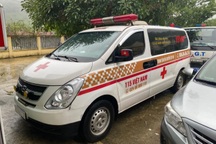 Thu 300.000 đồng/người, xe cứu thương "nhét" 12 người ở Bắc Ninh về Sơn La