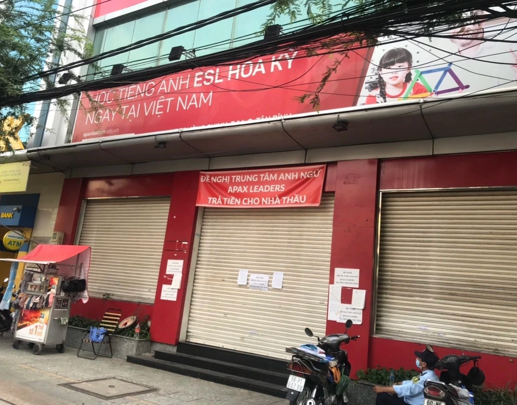 Ngày Shark Thủy bị bắt, mẹ đơn thân chát đắng: Tôi kẹt trả nợ ngân hàng - 3 Ngày Shark Thủy bị bắt, mẹ đơn thân chát đắng: Tôi kẹt trả nợ ngân hàng - 3