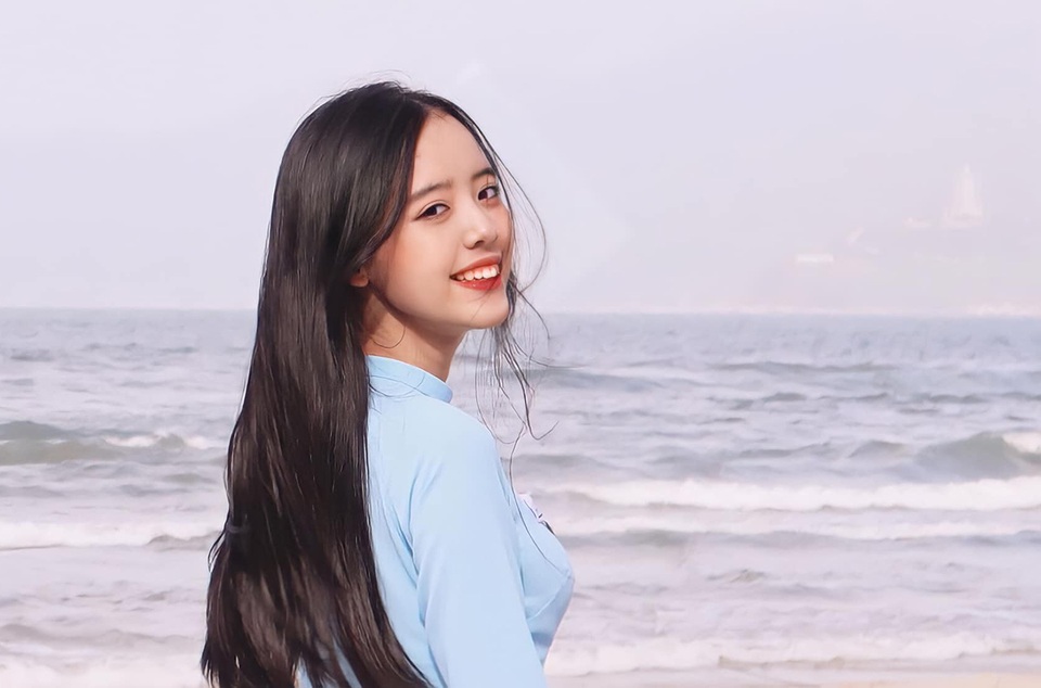 Nữ sinh Đà Nẵng khoe sắc xuân thì trong tà áo dài duyên dáng - 1 Nữ sinh Đà Nẵng khoe sắc xuân thì trong tà áo dài duyên dáng - 1