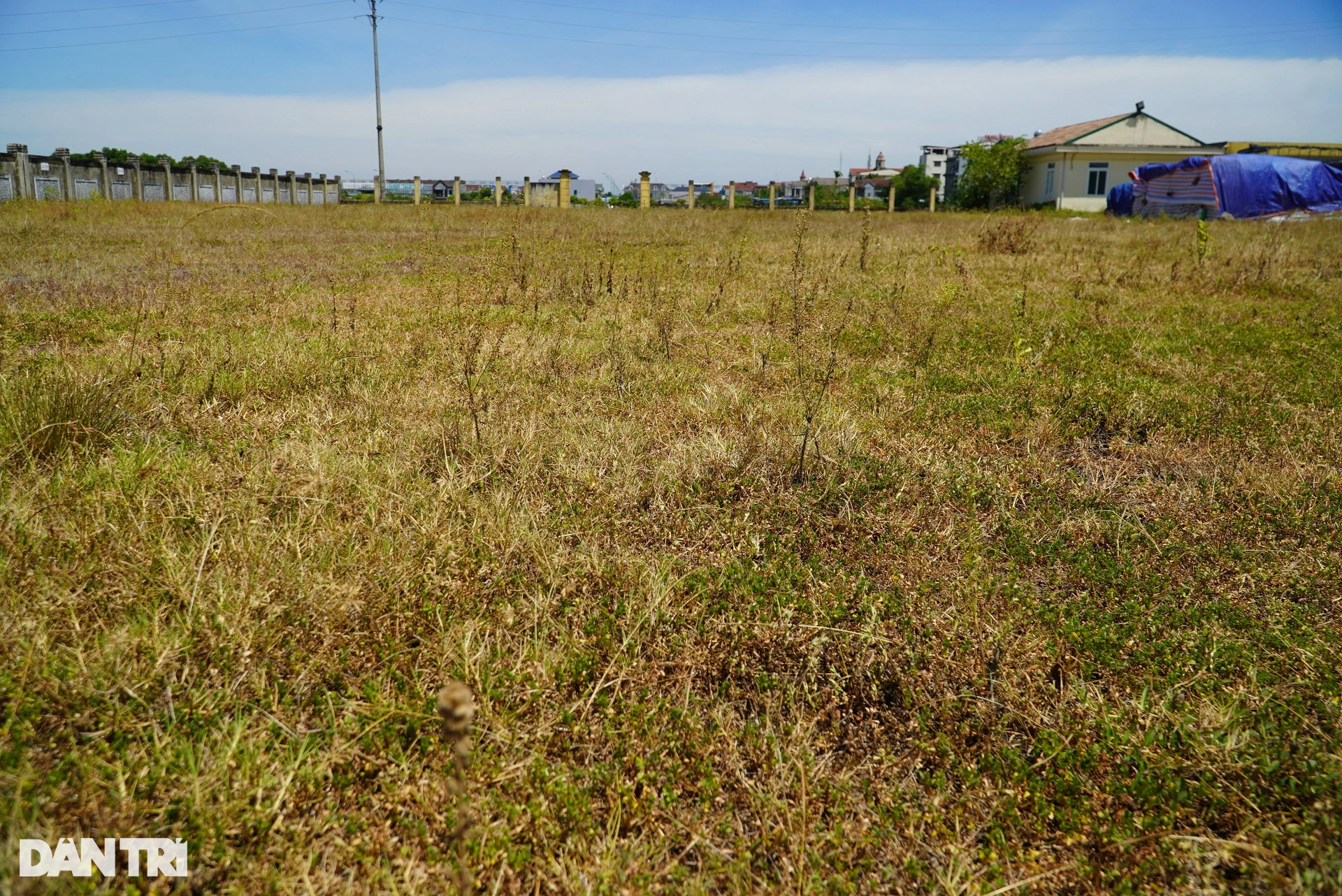 Bến xe hàng chục tỷ đồng bỏ hoang, xe tuyến phải đứng đường đón trả khách - 8 Bến xe hàng chục tỷ đồng bỏ hoang, xe tuyến phải đứng đường đón trả khách - 8