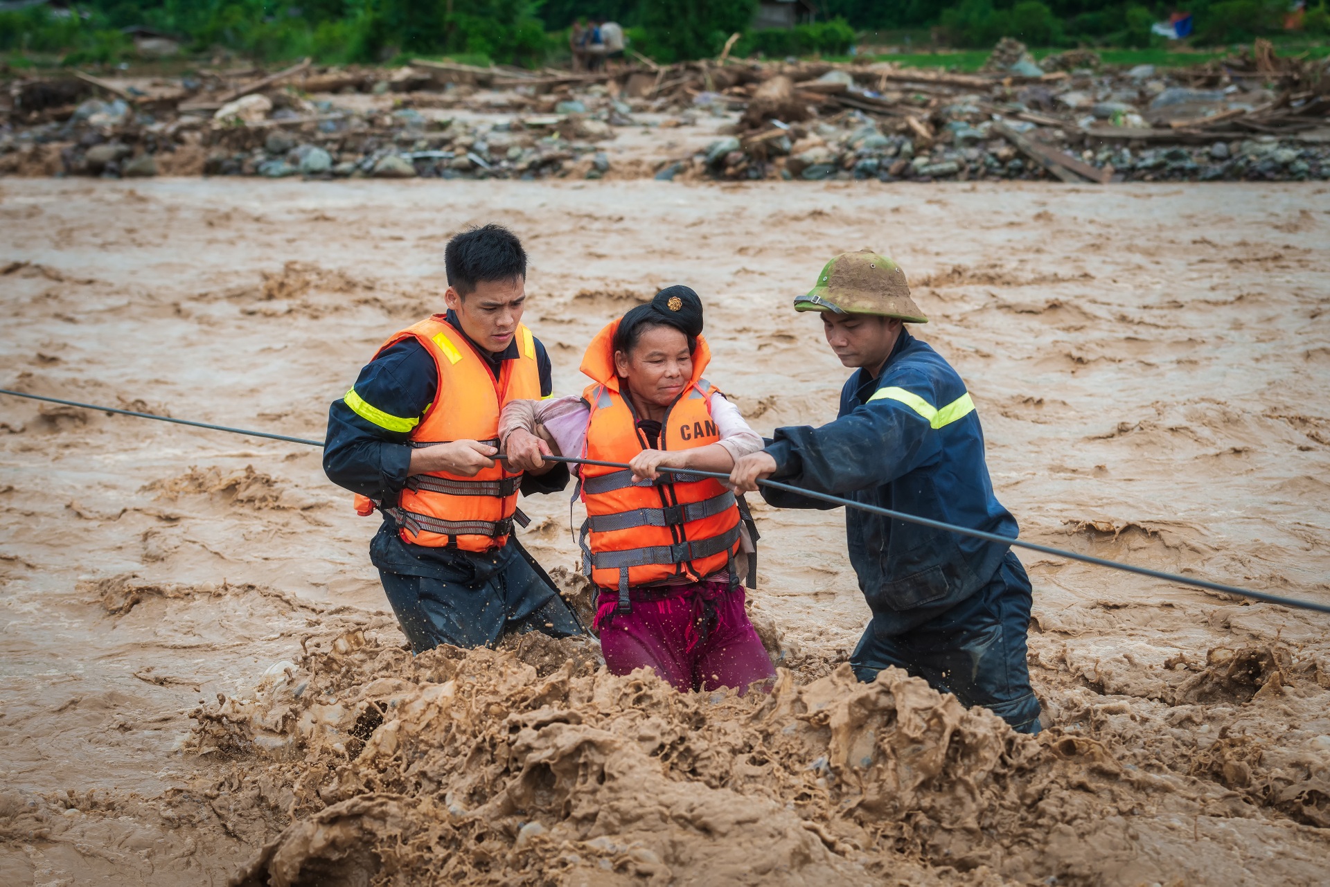 Bộ ảnh chữa cháy cảng cá ở Đà Nẵng giành giải Nhất cuộc thi Ảnh PCCCCNCH - 14