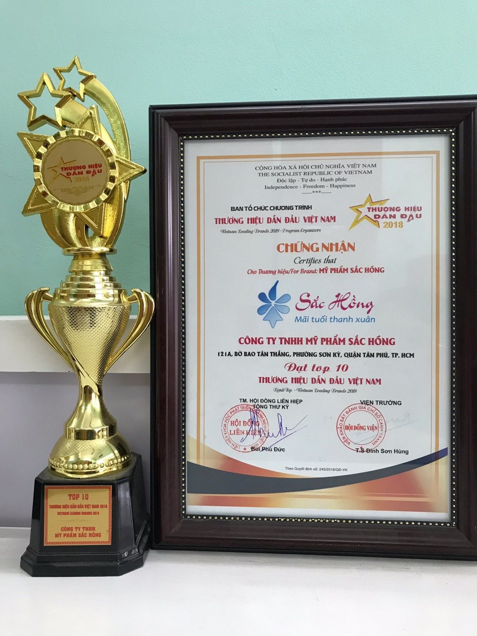 CEO Trương Thị Ngọc Thuỷ đại diện Mỹ phẩm Sắc Hồng nhận giải Thương hiệu chất lượng châu Á - 4 CEO Trương Thị Ngọc Thuỷ đại diện Mỹ phẩm Sắc Hồng nhận giải Thương hiệu chất lượng châu Á - 4