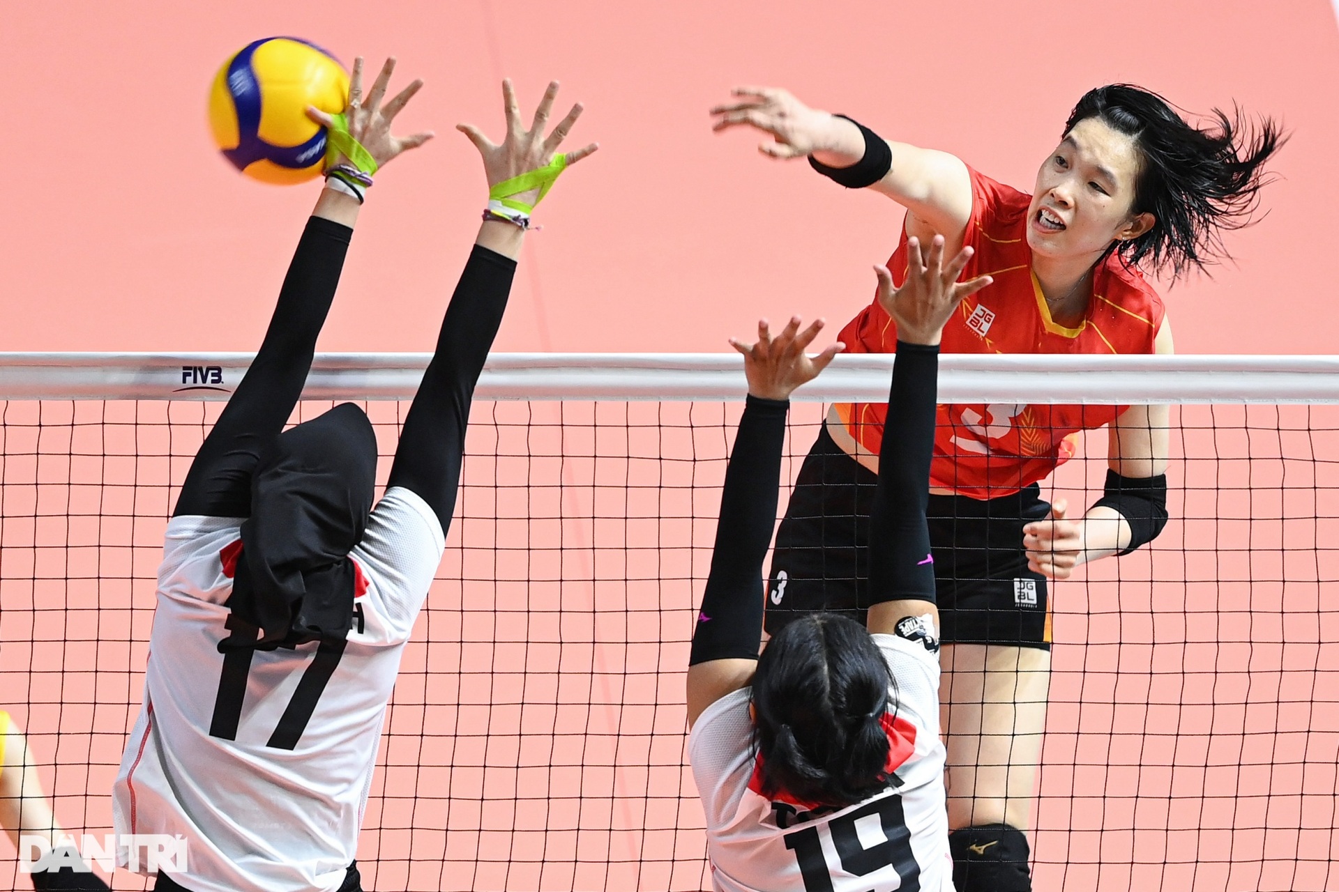 5 hiệp đấu nghẹt thở đưa Việt Nam vào chung kết bóng chuyền nữ SEA Games - 10 5 hiệp đấu nghẹt thở đưa Việt Nam vào chung kết bóng chuyền nữ SEA Games - 10