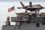 Ngắm siêu máy bay F-35B và dàn trực thăng trên tàu USS Tripoli thăm Đà Nẵng