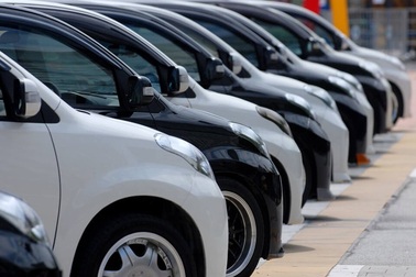 'Mốc định mệnh' 2018: Ô tô giở chiêu 'làm giá', ép khách bị trả giá đau