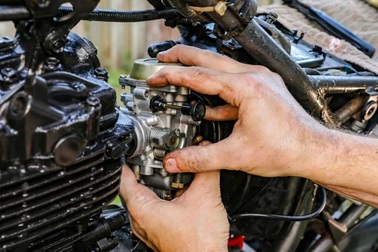 Một số lưu ý khi đổ xăng E10 cho xe máy đời cũ