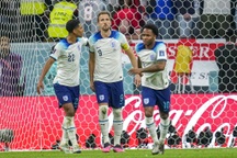 Harry Kane cân bằng kỷ lục của Wayne Rooney trong ngày tuyển Anh thua trận