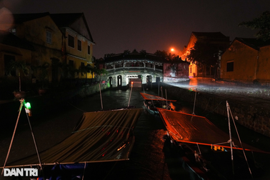 Đường phố Đà Nẵng, Hội An vắng lặng, "nín thở" chờ bão quét qua