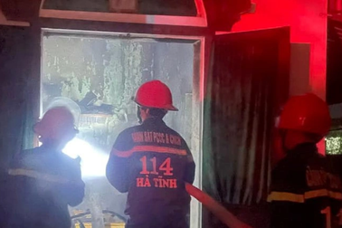 3 bà cháu thoát nạn trong vụ cháy nhà lúc rạng sáng