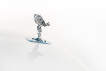 Câu chuyện thú vị đằng sau biểu tượng duyên dáng của Rolls-Royce