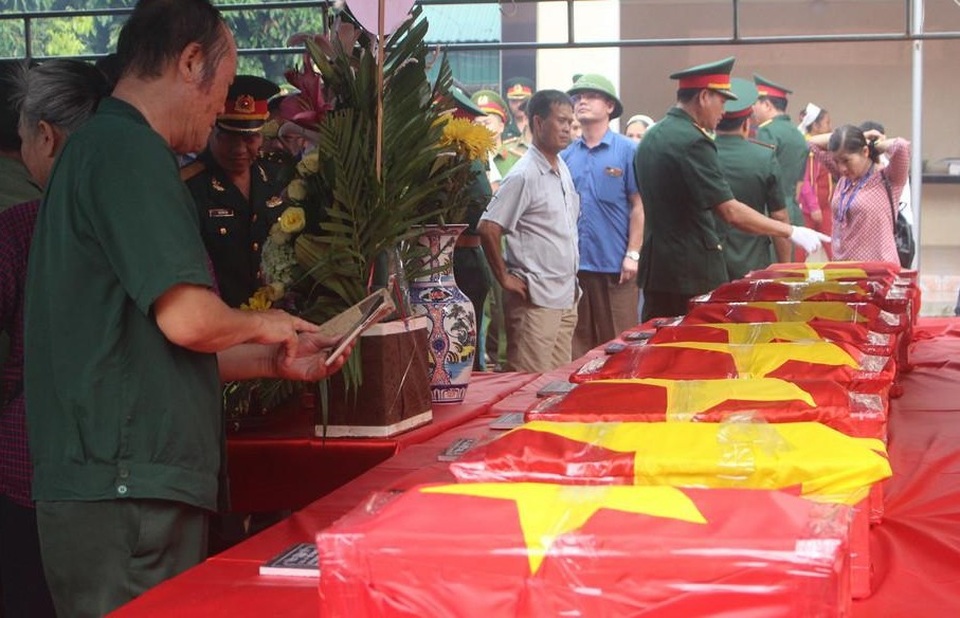 Đón 10 hài cốt liệt sỹ về quê nhà - 1