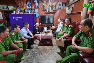 Trao trả 100 triệu đồng cho Góa phụ Rào Trăng 3