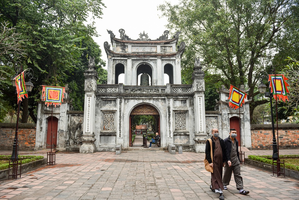 Cảnh vắng vẻ không một bóng người tại các điểm du lịch nổi tiếng ở Hà Nội - 1 Cảnh vắng vẻ không một bóng người tại các điểm du lịch nổi tiếng ở Hà Nội - 1