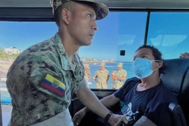 Hành trình sinh tử 55 ngày dạt giữa đại dương cầm cự nhờ nước rỉ từ máy tàu