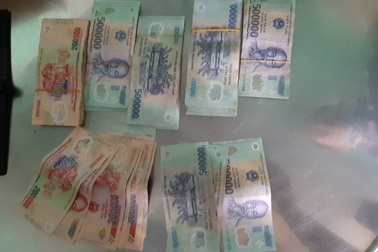 Nam sinh lớp 8 trộm hơn 80 triệu đồng để chơi game